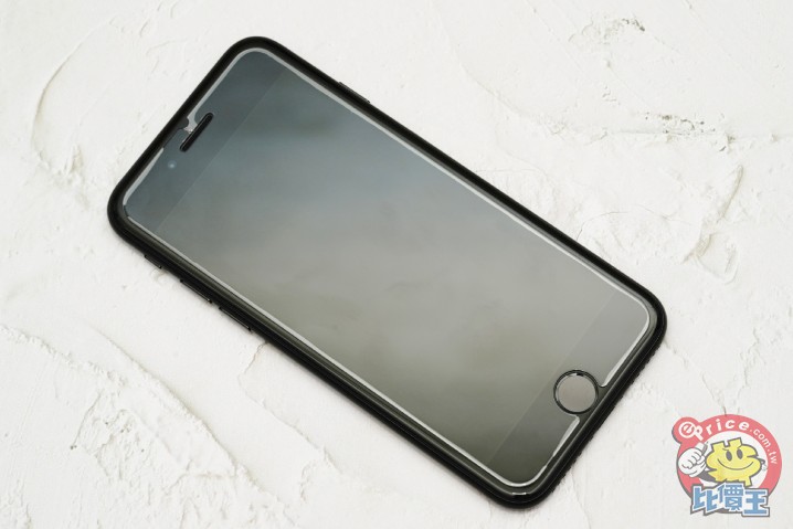 愛瘋 SE 保護貼別亂買，小心白花錢！ SE 2020 的保護貼確定不能與 iPhone 8 共用！